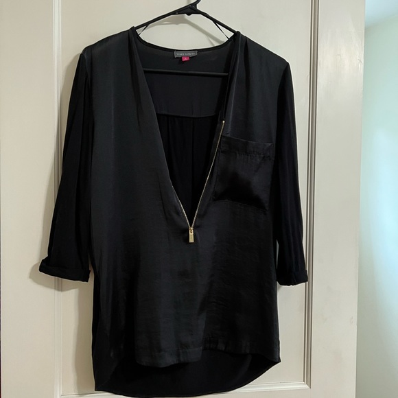 Vince Camuto blouse (S) fits like M/L - Picture 2 of 5